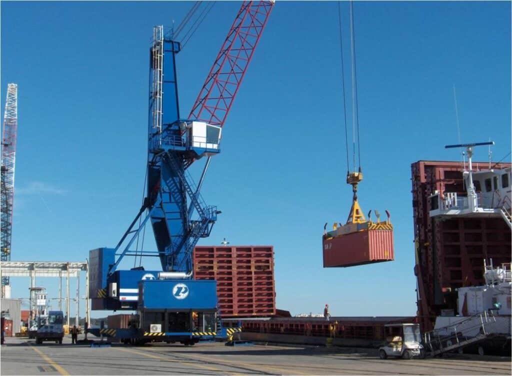 CRANE-LOADING-CONTAINERS