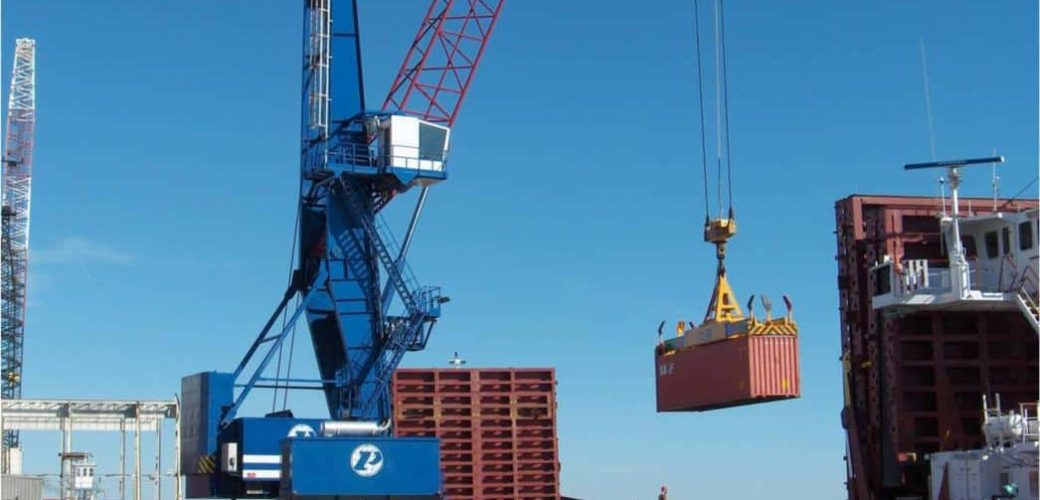 CRANE-LOADING-CONTAINERS